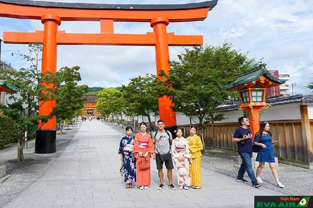 Fushimi là một khu phố du lịch nổi tiếng ở thủ đô Kyoto