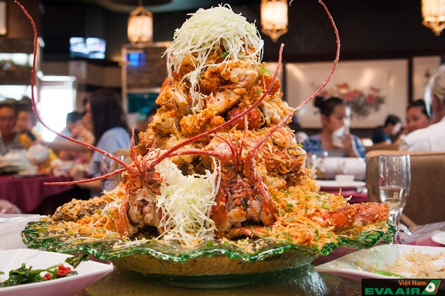 Fishman Lobster Clubhouse nổi tiếng với các món hải sản tươi ngon, hấp dẫn