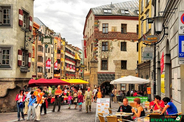 Khu phố cổ Innsbruck là một trong số những địa điểm du lịch nổi tiếng mà bạn không nên bỏ lỡ
