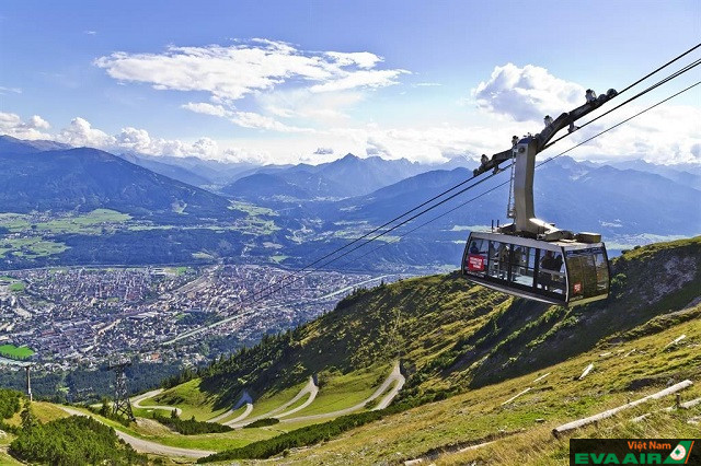 Đi cáp treo Nordkettenbahnen là trải nghiệm mang đến cho bạn cảm nhận thú vị nhất