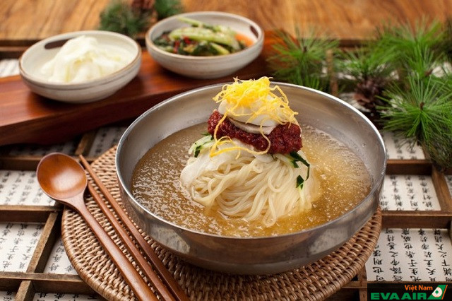 Milmyeon chính là món mỳ lạnh trứ danh với hương thơm đặc biệt mà bạn nên thưởng thức khi du lịch tại Busan