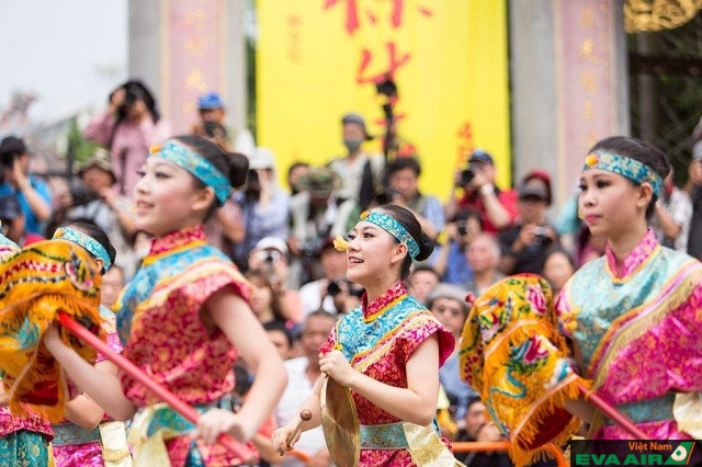 Lễ hội Yimin mang đến rất nhiều hoạt động văn hóa thú vị để bạn tha hồ trải nghiệm