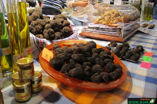 The Truffle Festival là lễ hội ẩm thực đình đám, xoay quanh chủ đề các loại nấm và nhiều hoạt động thú vị khác