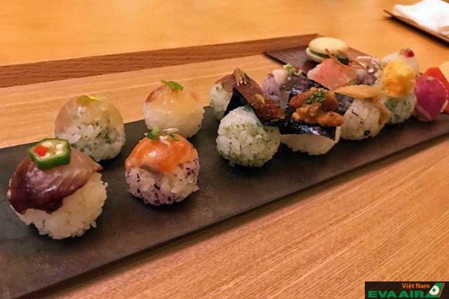 Temarizushi là món sushi hình bóng tròn hấp dẫn với sự kết hợp từ nhiều nguyên liệu khác nhau