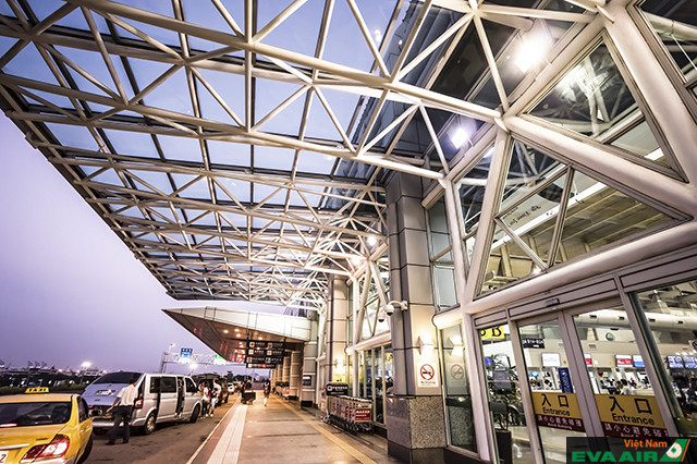 Từ sân bay quốc tế Cao Hùng hành khách có thể dễ dàng di chuyển đến trung tâm thành phố