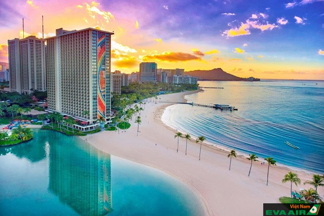 Bãi biển Waikiki là bãi biển đẹp nhất thế giới, có nhiều hoạt động vui chơi hấp dẫn