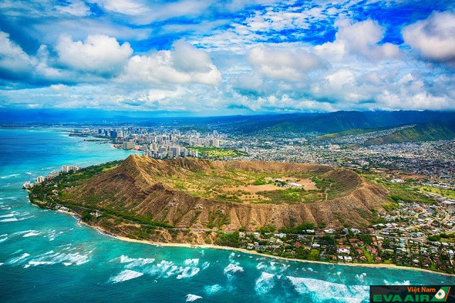 Diamond Head là nơi mà bạn có thể ngắm toàn cảnh trời biển hữu tình trên đảo Oahu