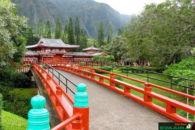 Ngôi đền được xây theo phong cách kiến trúc đền thờ Nhật Bản, rất đáng chiêm ngưỡng