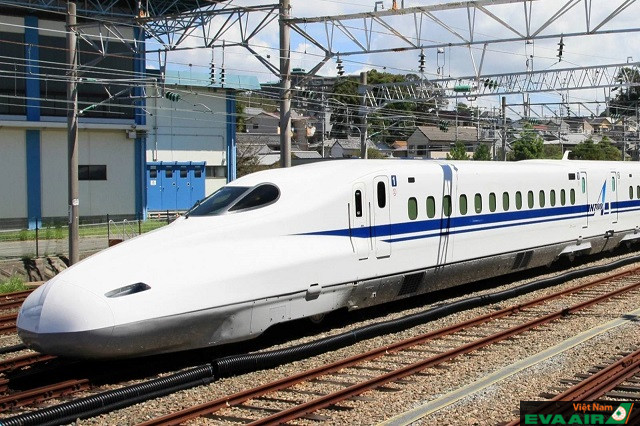 Tàu điện là phương tiện di chuyển rất nhanh chóng và phổ biến ở Nhật