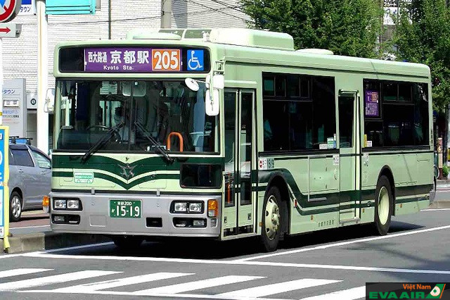Xe buýt là phương tiện công cộng có giá rẻ nhất ở Nhật Bản