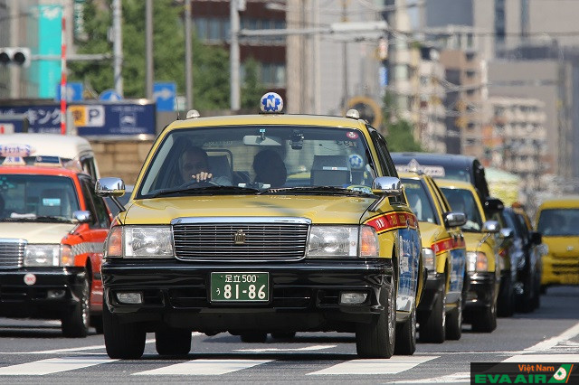 Taxi có giá rất đắt nên không khuyến khích cho khách du lịch có kinh phí hạn hẹp