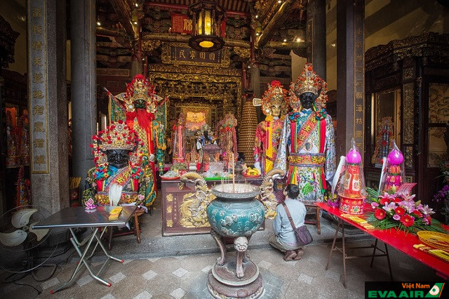 Không gian thờ tự bên trong chùa Qingshan