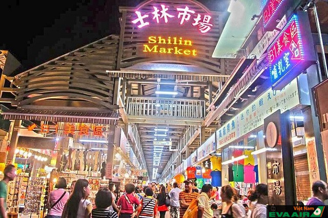 Chợ đêm Shilin là một điểm dạo chơi lý tưởng vào buổi tối mùa hè ở Đài Bắc