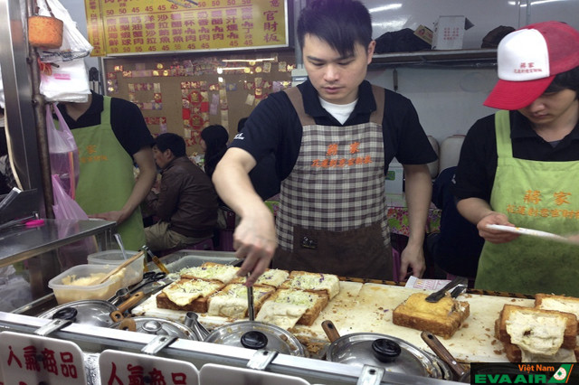 Bánh mì quan tài món ăn đường phố khá nổi tiếng ở Đài Loan