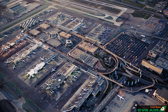 Toàn cảnh sân bay quốc tế Los Angeles nhìn từ trên cao