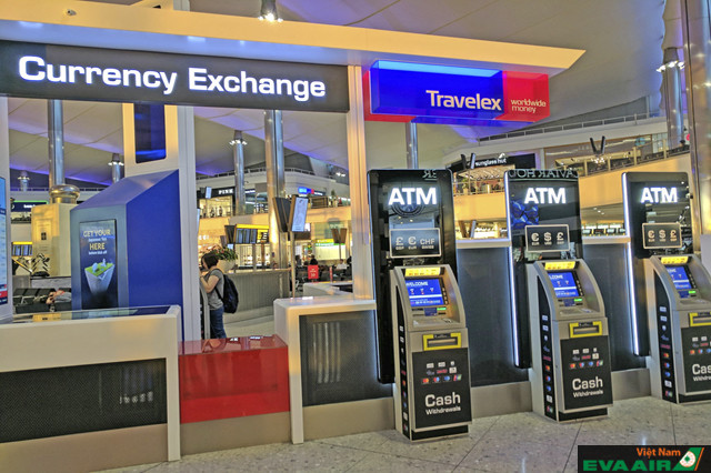 Quầy đổi tiền và máy rút tiền tự động ATM được bố trí nhiều nơi ở bên trong nhà ga sân bay Los Angeles