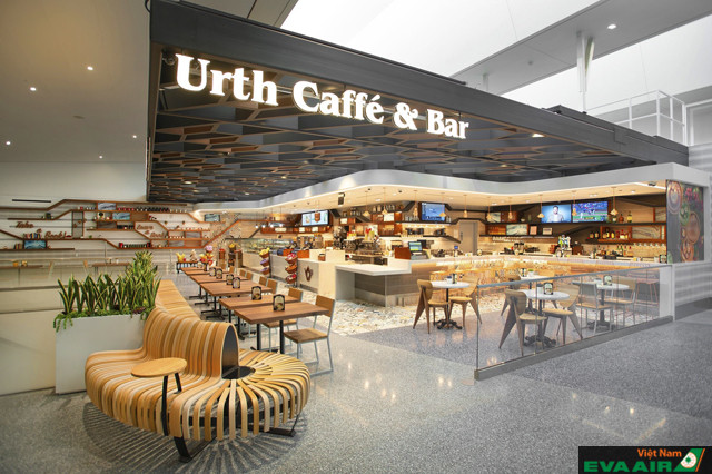 Khu ăn uống ở các nhà ga của sân bay có nhiều nhà hàng và tiệm cà phê rất phong cách