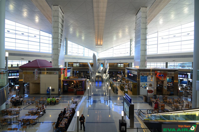 Các cửa hàng mua sắm và ăn uống là những địa điểm lý tưởng tại sân bay DFW mà hành khách không nên bỏ qua