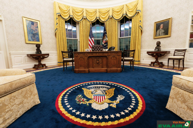 Phòng Bầu Dục của toà nhà là nơi làm việc của các Tổng thống và họ có quyền thay đổi nội thất bên trong