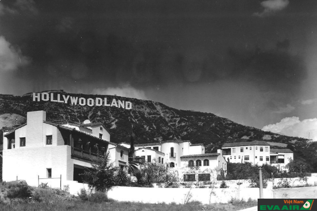 Ban đầu trên đồi Hollywood là dòng chữ 13 chữ cái “Hollywoodland”