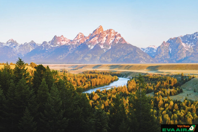 Grand Teton National Park sở hữu thiên nhiên đa dạng, các hồ nước và những đỉnh núi