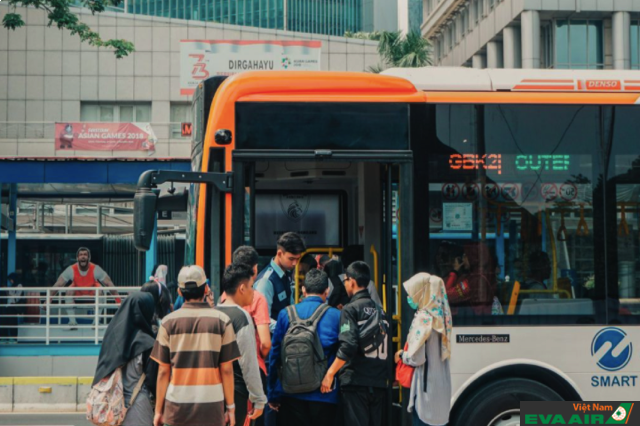 Xe bus là phương tiện giao thông công cộng được nhiều du khách lựa chọn khi đến Mỹ