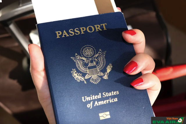 Passport là một trong những giấy tờ cần thiết để gia hạn visa định cư Mỹ