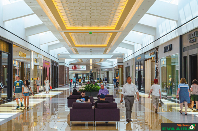 The King of Prussia Mall được thiết kế đầy sang trọng với nhiều cửa hàng lớn ở bên trong