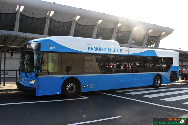 Bạn có thể lựa chọn xe bus để di chuyển từ sân bay IDA về trung tâm thành phố