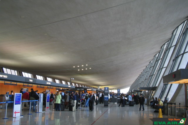 Khu vực nhà ga của sân bay được tích hợp đầy đủ các dịch vụ tiện ích