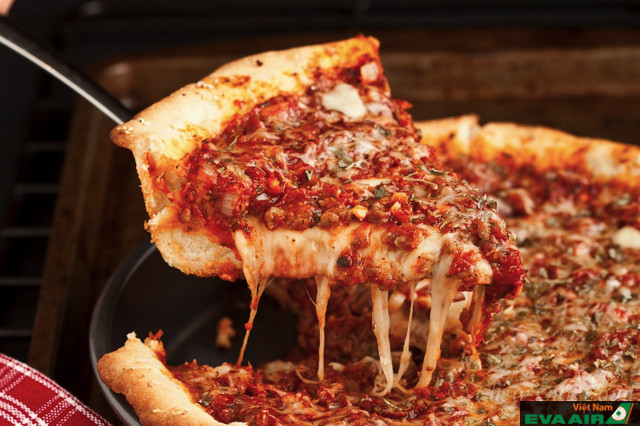 Pizza Chicago thường rất dày và được làm với nhiều loại topping đa dạng