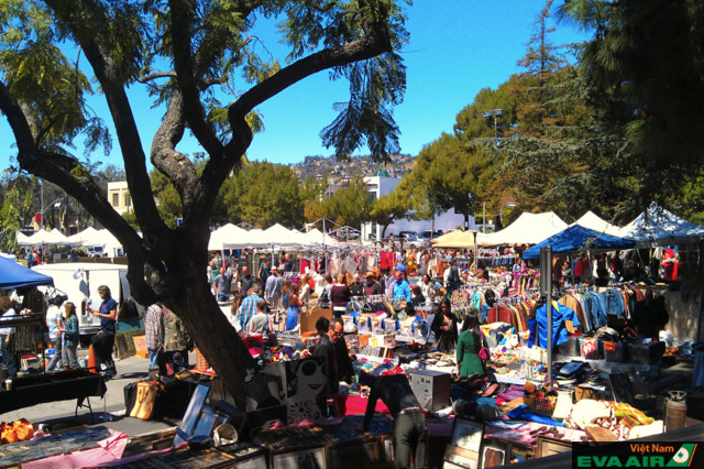 Melrose Trading Post thường thu hút rất nhiều khách mua sắm trong mỗi phiên mở cửa