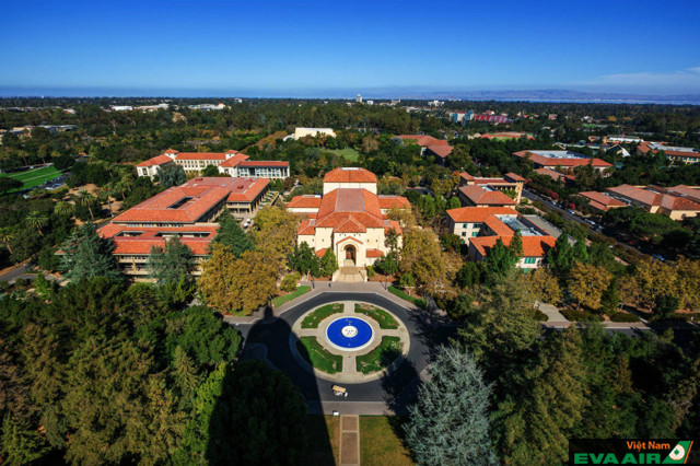 Stanford University là trường đại học có khuôn viên rộng lớn và nhiều chương trình đào tạo đa dạng