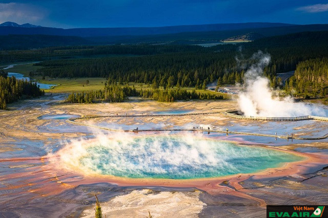 Mạch nước phun màu sắc là hình ảnh nổi bật của vườn quốc gia Yellowstone