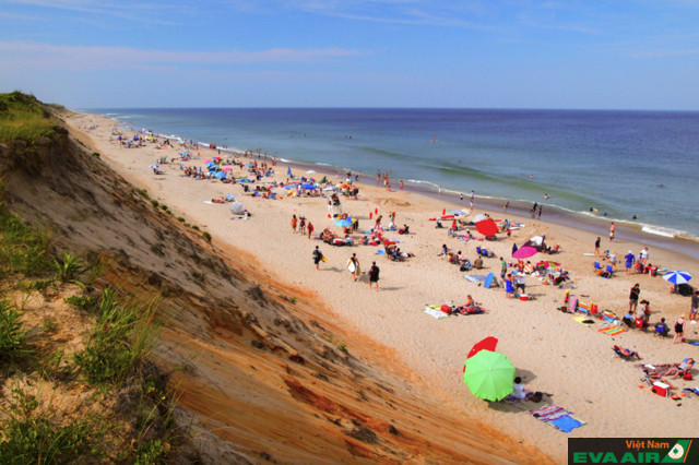 Các bãi biển ở Cape Cod luôn đông đúc người nghỉ dưỡng vào mỗi mùa hè