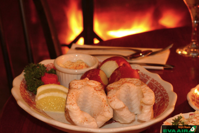 Món cá luộc truyền thống là đặc sản bạn có thể tìm thấy ở Door County