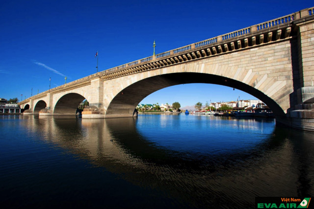 Cây cầu London tại Arizona thực sự là một cây cầu ấn tượng bởi chính câu chuyện xây dựng của nó