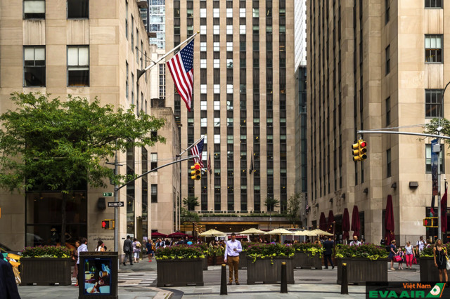 75 Rockefeller Plaza vừa là điểm mua sắm, vừa là nơi giải trí lý tưởng