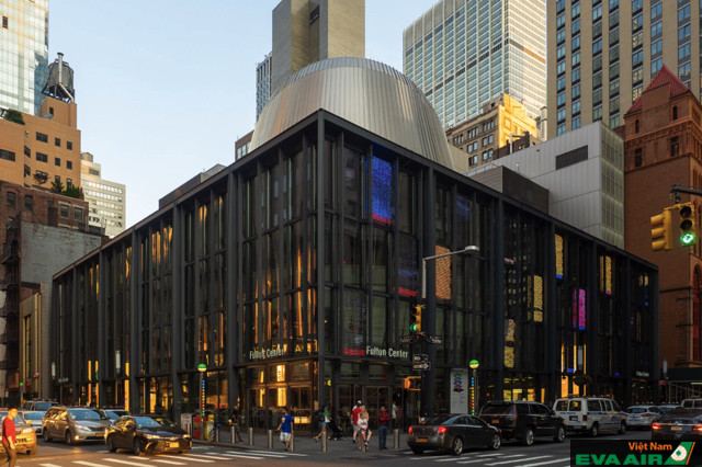 Fulton Center vừa là một nhà ga xe lửa nhưng cũng vừa là điểm mua sắm ở New York