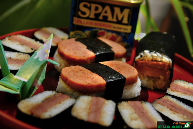 Spam được chế biến thành món cơm thịt nguội nổi tiếng ở Hawaii