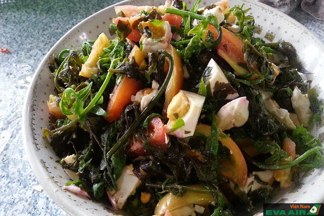 Salad dương xỉ là món ngon lạ mắt mà du khách nên thử khi đến Đài Bắc