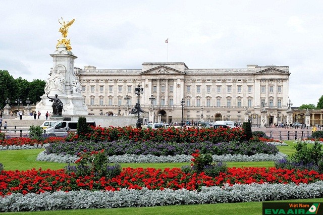 Buckingham Palace nơi diễn ra những phiên đổi gác, tổ chức các buổi lế lớn