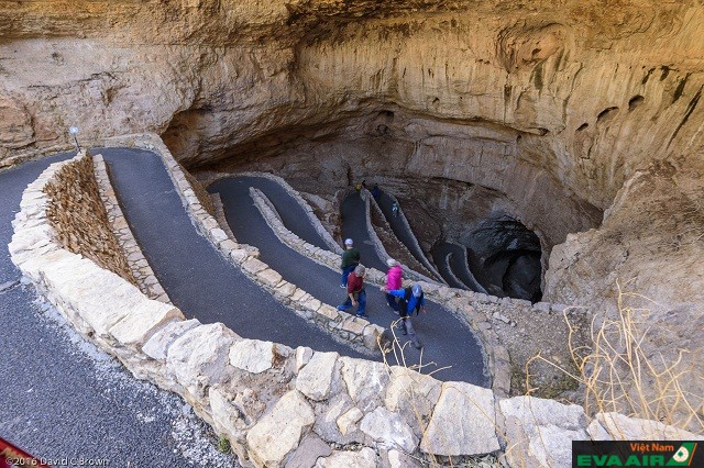 Vườn quốc gia Carlsbad Caverns có những lối đi đẹp tựa như một mê cung
