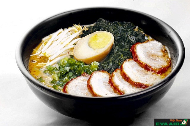 Ramen có hương vị đậm đà, thơm ngon với những sợi mì mền dai