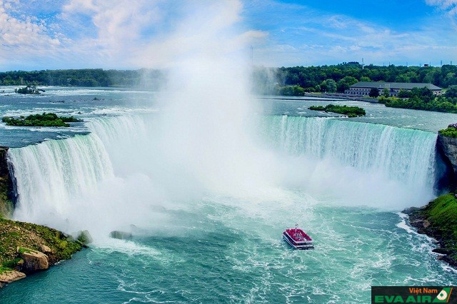 Thác Niagara cho bạn thỏa thích thưởng lãm toàn bộ cảnh đẹp hùng vĩ của thiên nhiên ban tặng