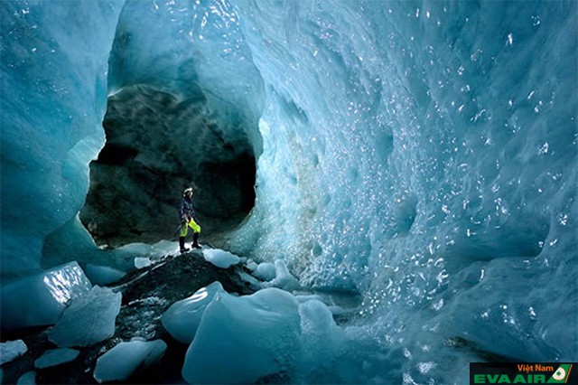 Hang động băng trên đảo Greeland