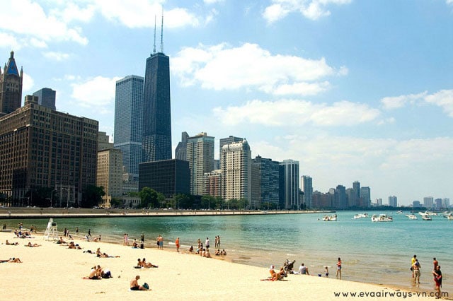 Điểm nhấn của thành phố Chicago đó là 33 bãi tắm quanh hồ Michigan