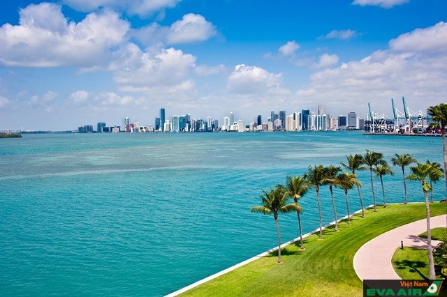 Tiểu bang Florida nằm ở điểm cực Nam của Mỹ có bãi biển trứ danh Miami