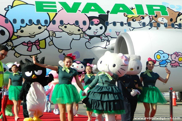 Năm 2012, EVA Air đổi logo sang hình ảnh mèo Hello Kitty