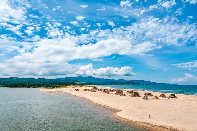 Khám phá bãi biển Fulong nổi tiếng ở Đài Loan
